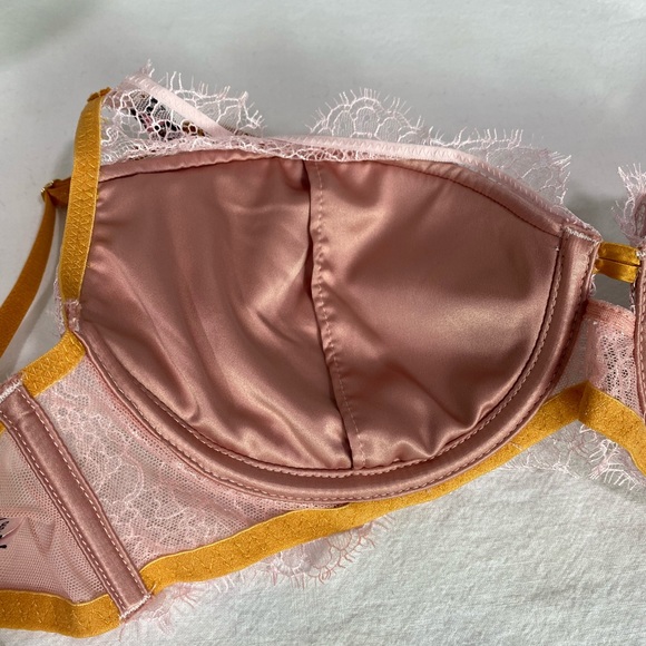 Victoria’s Secret Pink/Orange Lined Plunge Bra - Picture 4 of 5